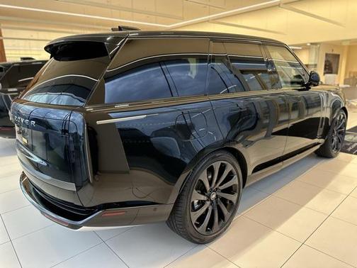 2025 Land Rover Range Rover P400 SE