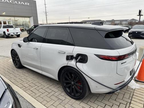 2025 Land Rover Range Rover Sport SE
