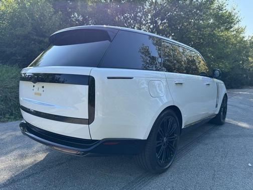 2025 Land Rover Range Rover P530 SE 7 Seat