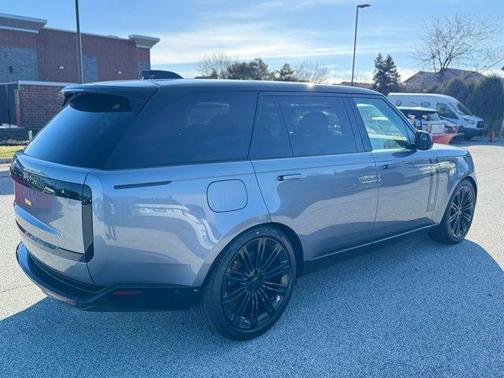 Grey 2026 Land Rover Range Rover P530 SE 7 Seat