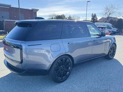 2026 Land Rover Range Rover P530 SE 7 Seat