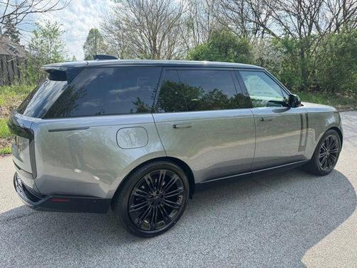 Grey 2026 Land Rover Range Rover P530 SE 7 Seat