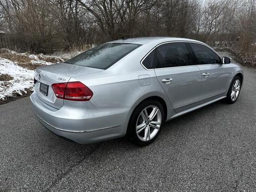 2015 Volkswagen Passat 1.8T Auto SE w/Sunroof & Nav