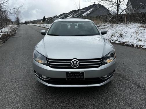 2015 Volkswagen Passat 1.8T Auto SE w/Sunroof & Nav