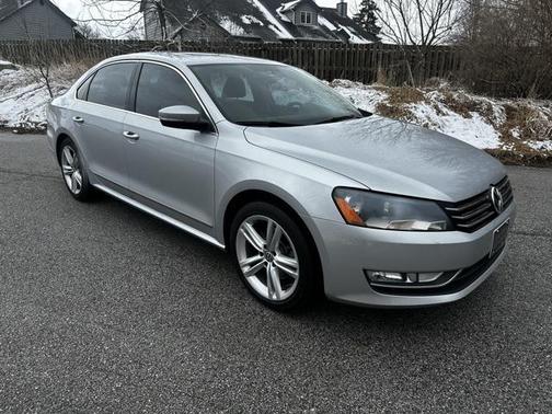 2015 Volkswagen Passat 1.8T Auto SE w/Sunroof & Nav
