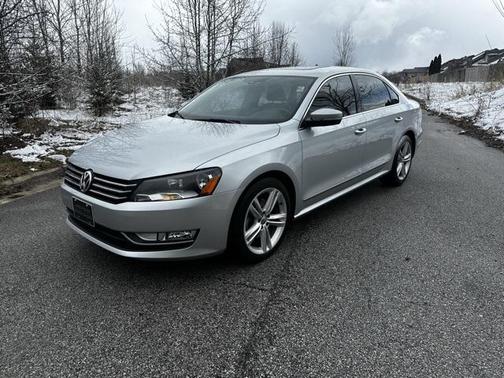 2015 Volkswagen Passat 1.8T Auto SE w/Sunroof & Nav