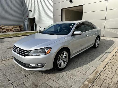 2015 Volkswagen Passat 1.8T Auto SE w/Sunroof & Nav