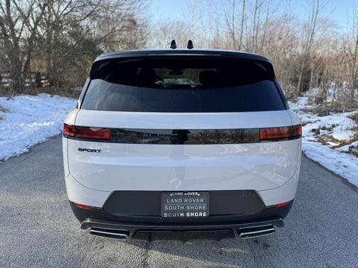 2026 Land Rover Range Rover Sport SE