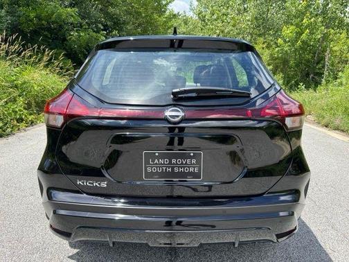 Super Black 2025 Nissan Kicks S