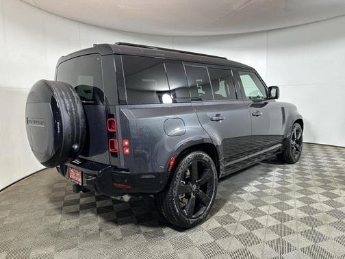 2025 Land Rover Defender 110 P400 X-Dynamic SE