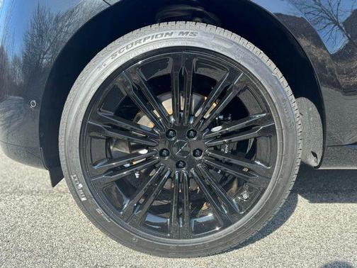 Santorini Black 2026 Land Rover Range Rover P400 SE