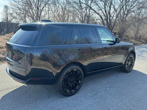 Santorini Black 2026 Land Rover Range Rover P400 SE