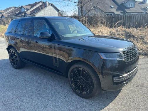 Santorini Black 2026 Land Rover Range Rover P400 SE