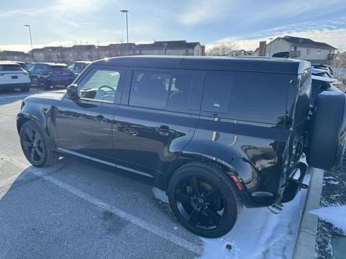 2024 Land Rover Defender 110 V8