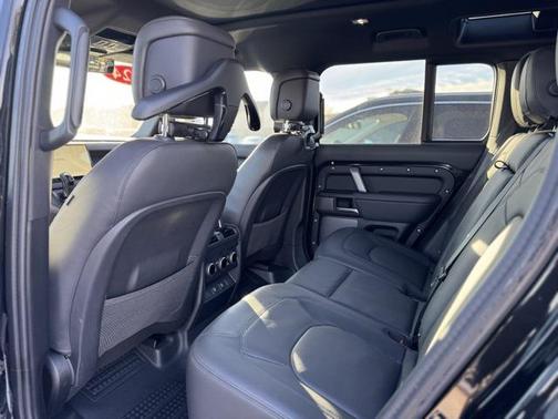 2024 Land Rover Defender 110 V8