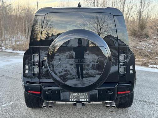 2024 Land Rover Defender 110 V8