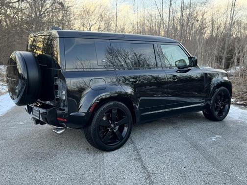 2024 Land Rover Defender 110 V8