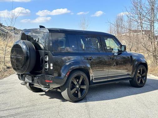 2024 Land Rover Defender 110 V8