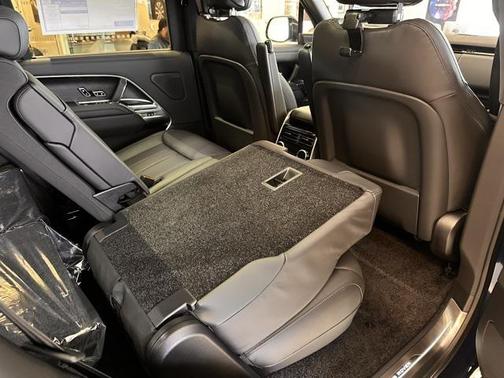 2026 Land Rover Range Rover P530 SE 7 Seat