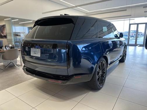 2026 Land Rover Range Rover P530 SE 7 Seat