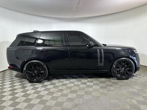 2025 Land Rover Range Rover P530 SE