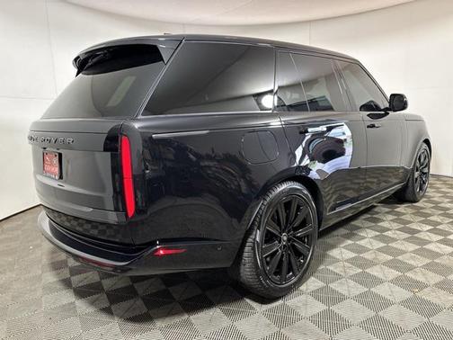2025 Land Rover Range Rover P530 SE
