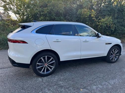 Fuji White 2023 Jaguar F-PACE P250 S