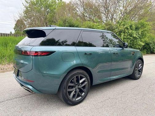 Giola Green Metallic 2024 Land Rover Range Rover Sport SE