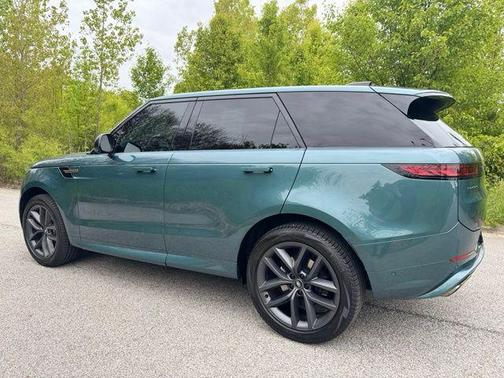 Giola Green Metallic 2024 Land Rover Range Rover Sport SE