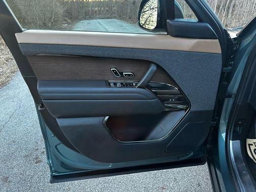 Giola Green Metallic 2024 Land Rover Range Rover Sport SE