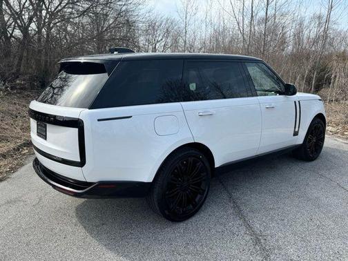 Pearl White 2026 Land Rover Range Rover P530 SE 7 Seat