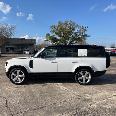 Fuji White 2024 Land Rover Defender 130 P400 X-Dynamic SE