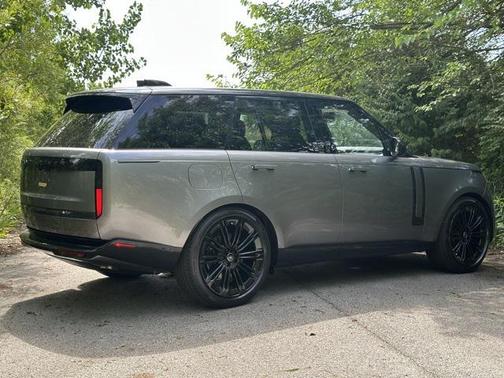 2025 Land Rover Range Rover P530 SE