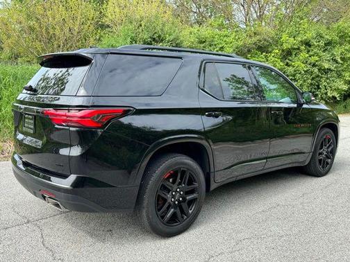 Mosaic Black Metallic 2023 Chevrolet Traverse Premier