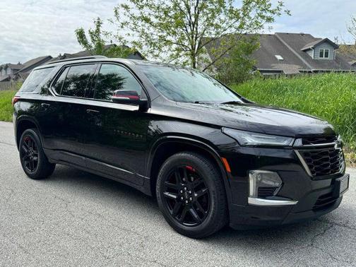 Mosaic Black Metallic 2023 Chevrolet Traverse Premier