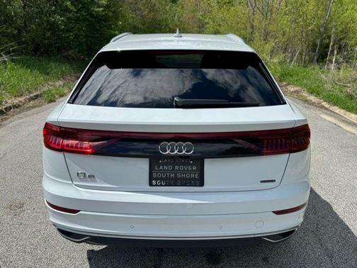 Glacier White Metallic 2023 Audi Q8 55 Premium