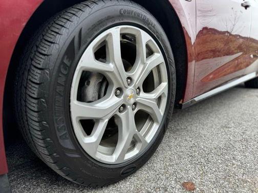 Siren Red Tintcoat 2017 Chevrolet Volt Premier