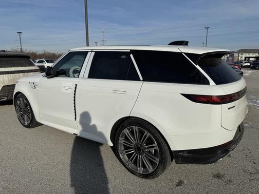 2026 Land Rover Range Rover Sport SE