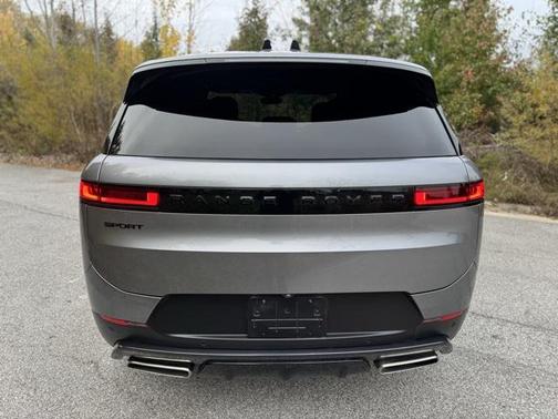 2025 Land Rover Range Rover Sport SE