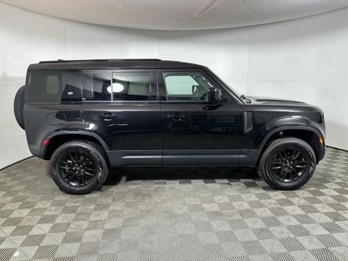 2024 Land Rover Defender 110 P300
