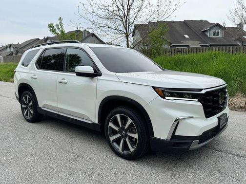 Platinum White Pearl 2024 Honda Pilot Touring 8-Passenger