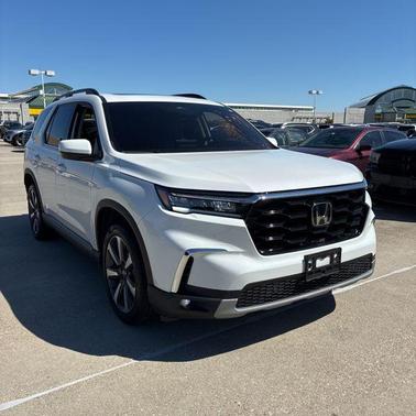 Platinum White Pearl 2024 Honda Pilot Touring 8-Passenger