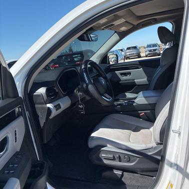 Platinum White Pearl 2024 Honda Pilot Touring 8-Passenger