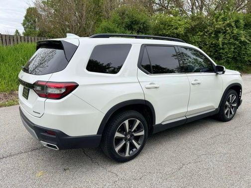 Platinum White Pearl 2024 Honda Pilot Touring 8-Passenger