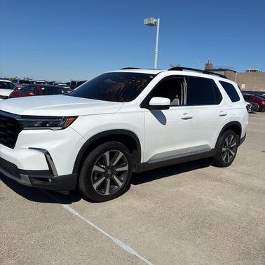 Platinum White Pearl 2024 Honda Pilot Touring 8-Passenger