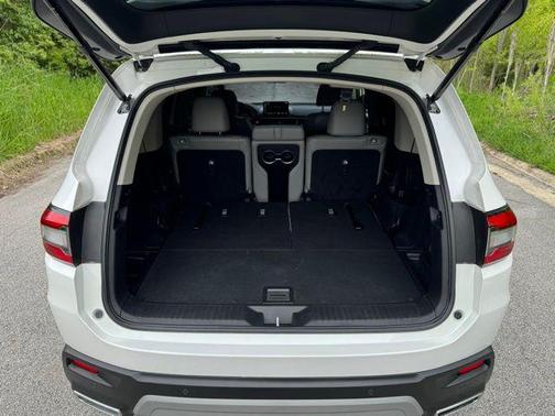 Platinum White Pearl 2024 Honda Pilot Touring 8-Passenger