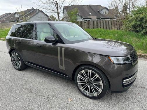 Charente Grey Premium Metallic 2026 Land Rover Range Rover P400 SE