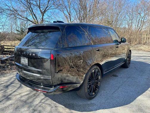 Santorini Black 2026 Land Rover Range Rover P400 SE 7 Seat