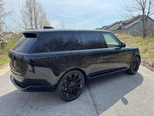 Santorini Black 2026 Land Rover Range Rover P400 SE 7 Seat