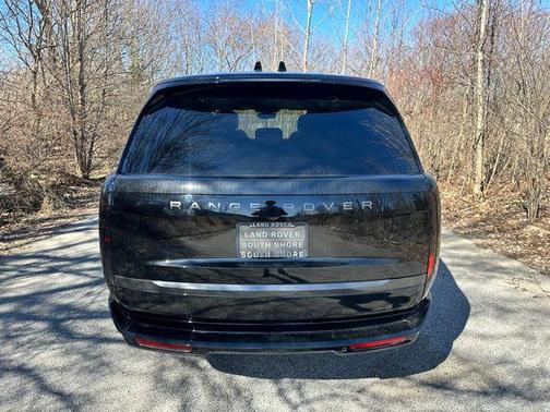 Santorini Black 2026 Land Rover Range Rover P400 SE 7 Seat
